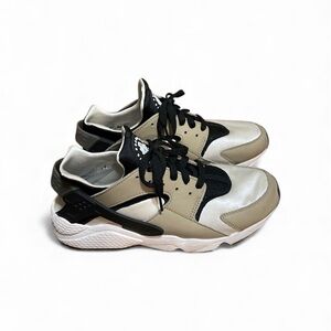 Nike Air Huarache DD1068-007 like new